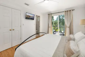 Peachtree Oak Ctg: 3BR Family Retreat | Breathtaking Marsh Views | Spacious Backyard - Image 5