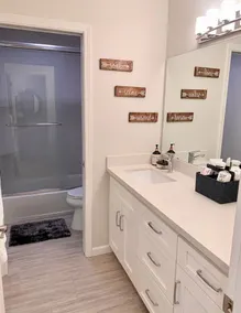 Exquisite Retreat: W/ Hot tub, Scenic Views, Shopping, & added on In-law Suite - Image 4
