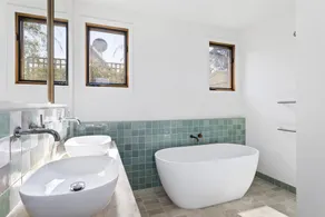 Effortless Coastal Luxury - Image 5