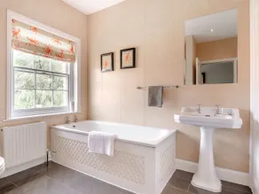 HILLTOP HOUSE, pet friendly, luxury holiday cottage in Tenbury Wells - Image 5