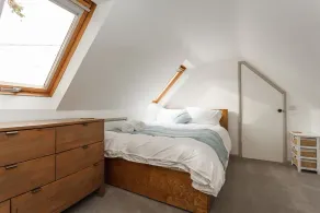 Cottage Forest romantique avec jardin privé, chiens bienvenus, vue sur la forêt depuis le lit - Image 3
