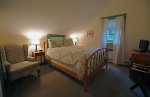 Rent the Carriage House at The WiIlmington Inn-all property amenities included! - Image 3