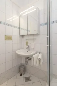 Appartmaneto para 2 pessoas com banheiro privativo e cozinha - Image 3