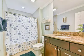 Beachfront luxury condo - Image 4