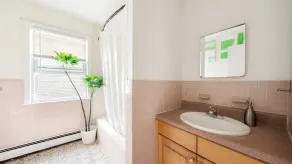 Prime Luxe 3-BR NYC - Free Parking - Image 3