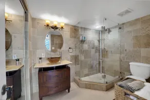 2 BR Apt w/ amazing view of the beach, pool, beach bar and private Jacuzzi - Image 5