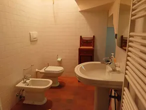 Monzambano: Hus med have og panoramisk loggia med pejs til grill - Image 4