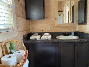 Serene Country Cabin. 30 min from TIEC, FENCE, hiking, & Spartanburg. - Image 2