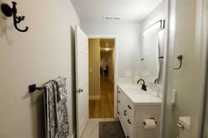 Retreat 5 bed, 4 room 3.8 mi. from Redding Airport - Image 4
