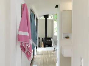 Pristine Modern Getaway - Image 2