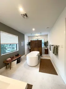 Super stylish 4 BR Home Steps from the Fun - Image 2