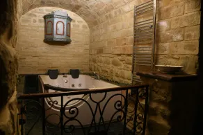 Private luxury villa with pool and hot tub in the Sibillini Mountains - Image 3