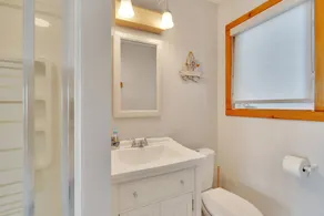 Beach House with Stunning Lake Views & Beautiful Sunsets- 3 Bedrooms, 2 Baths - Image 3