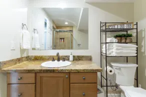Cozy Newly Remodeled Basement Apartment - Image 4