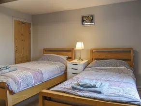 Alojamiento de 3 habitaciones en Chesterfield - Image 5