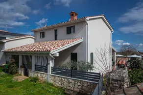 Villa mit Pool und schönem Garten - Image 5