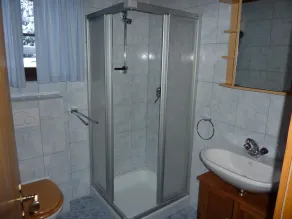 Sunny vacation apartment in a skiing and hiking area - Image 3