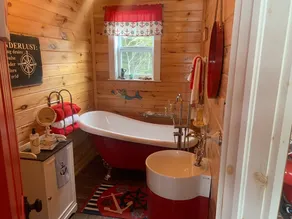 Couple's Retreat, Beautiful Boathouse on the Water. - Image 3