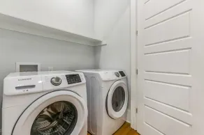Spacious 5BR Urban Retreat w Balcony & Pool - Image 2