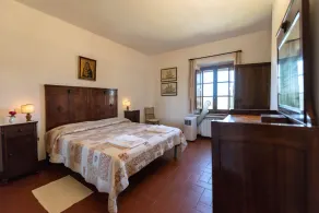 Beautiful farmhouse nestled in very sweet hills just a few minutes from Siena - Image 5