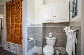 Updated Historical apartment close to a park and two blocks from the best dining - Image 3