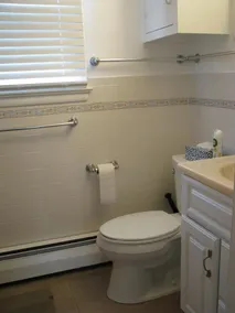 3rd from the beach!! Super Cute Bungalow!! - Image 4