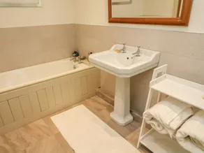 Litton Hall Barn Cottage - Image 4