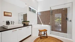 Fifth Avenue 59 - Contemporary coastal haven - Image 2