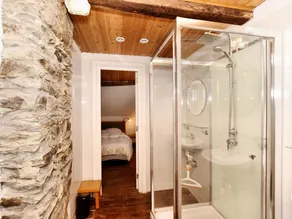 Holiday Home Ideal for Groups - Image 2
