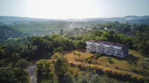 Weslore  Apartments Private 10 Acre Estate - Image 5