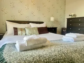 An idyllic coastal cottage minutes from the beach - Image 4