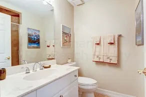 Deluxe Condo at Main Beach - Image 5