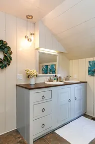Historic, Yet Modern Carriage House Loft Apartment Nestled In Lancaster County. - Image 4