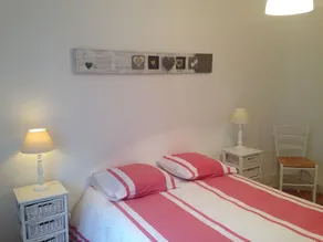 Located in the inner city of Honfleur, with aspect of both town house and apt. - Image 5
