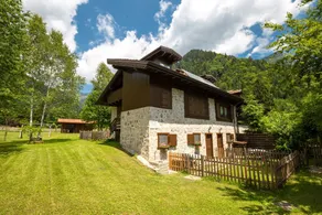 Chalet omgiven av grönska i Val Concei - Image 5