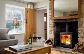 HIGH RIDGE, pet friendly, with open fire in Milton-Under-Wychwood - Image 2