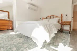 Cozy Queen Room in Inn on Crotched Mountain - Image 5