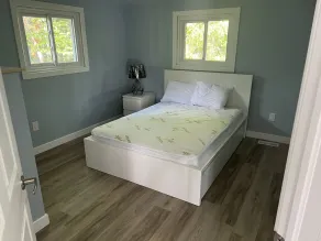 Renovated spacious water front cottage great for families, 4 beds, fireplace/pit - Image 5