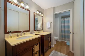 Stunning Resort Living 2 bed Luxury Condo in Oaks North- READ DESCRIPTION - Image 4