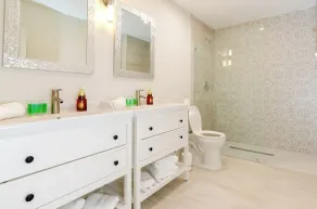 Wonderkoi - Oasis with Pool and Koi Ponds in Miami - Image 3