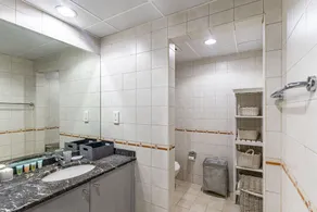 Serene 1 Bedroom - Lake Apartments Green Community - Image 4