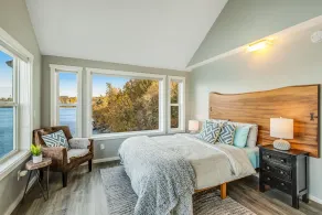 Waterfront Family Friendly Home with Bay Views Firepit Deck & Fireplace - Image 5