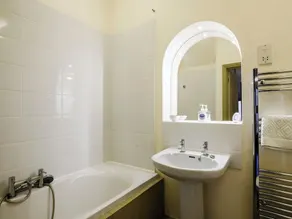 Stylish coastal living with sea views make this a great choice for your break. - Image 4