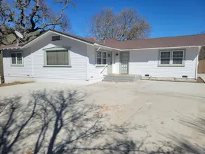 Cozy Cottage on Beautiful U-Pick Berry Farm- 2 Queens, 4 twin/bunks - Image 3