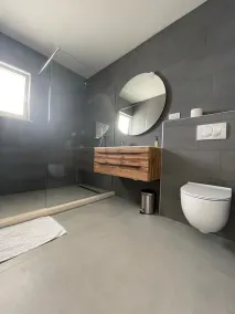 Secluded 2 Bedroom Seafront Suite with hot tub - Image 4