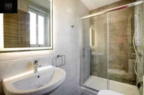 Brand new central APT with strong WIFI & Comfy Bed - Image 2
