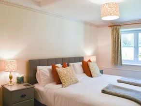 2 bedroom accommodation in Winsford - Image 4