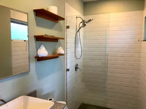 10-minute walk to the Sand & Surf - Private Home - Image 3