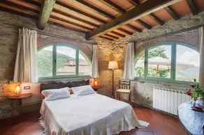 Romantic apartment in villa with swimming pool in Chianti Rufina - Image 4