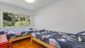 Homely Beach Retreat Three Living Areas, Table Tennis Table Accom Holidays - Image 5